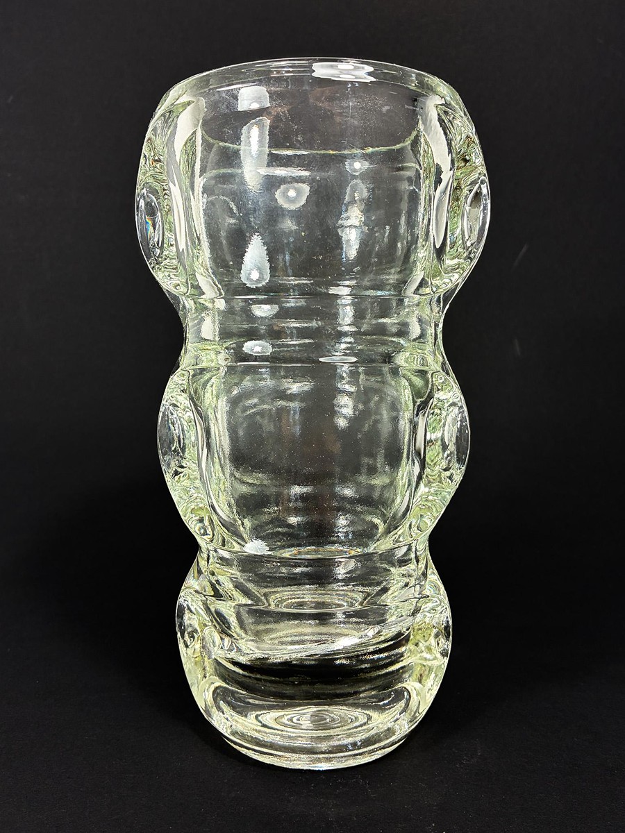 Jurnikl Rudolf - Čirá váza z lisovaného skla, výška 20 cm