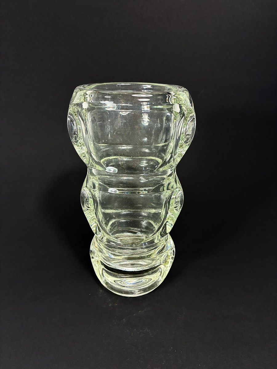 Jurnikl Rudolf - Vázička z lisovaného skla, výška 20 cm