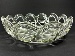 Schrötter Rudolf - Skleněný košík, průměr 28 cm