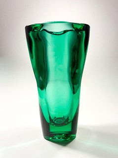 Vízner František - Zelená trojhranná váza, 20 cm