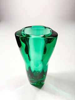 Vízner František - Zelená trojhranná váza, 20 cm