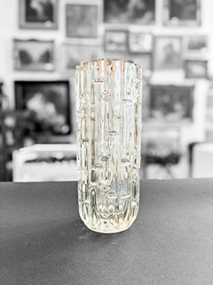Vízner František - Čirá lisovaná váza - Bludiště, 25 cm