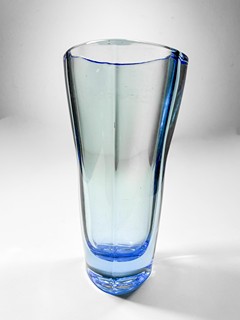 Vízner František - Modrá trojhranná váza, 20 cm