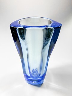 Vízner František - Modrá trojhranná váza, 20 cm