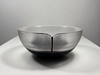 Šuhájek Jiří - Žebrovaná skleněná mísa, průměr 21 cm