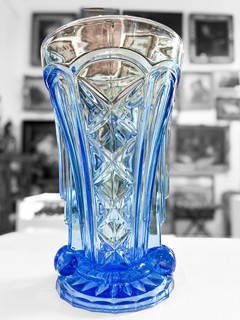 Schrötter Rudolf - Modrá lisovaná váza Art deco, 23 cm