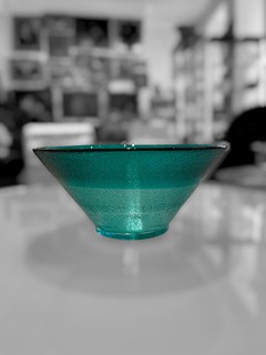 Šuhájek Jiří - Skleněná mísa v modrém odstínu, průměr 18 cm