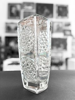 Jurnikl Rudolf - Čirá váza z lisovaného skla, 23 cm
