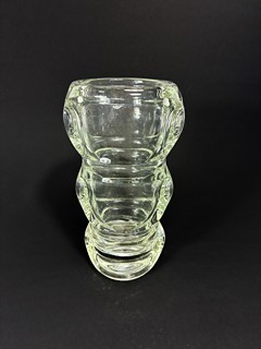 Jurnikl Rudolf - Vázička z lisovaného skla, výška 20 cm