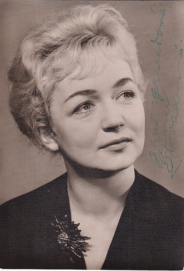 Blanka Bohdanová (1930 - 2021) - Podpis na fotopohlednici
