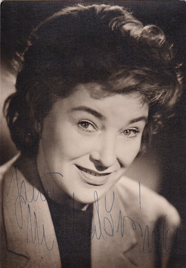 Marie Vášová (1911 - 1984) - Podpis na fotopohlednici
