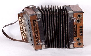 Josef „Pepíček“ Čečil (1949 - 2025) - Pozůstalost pražského harmonikáře Pepíčka Čečila