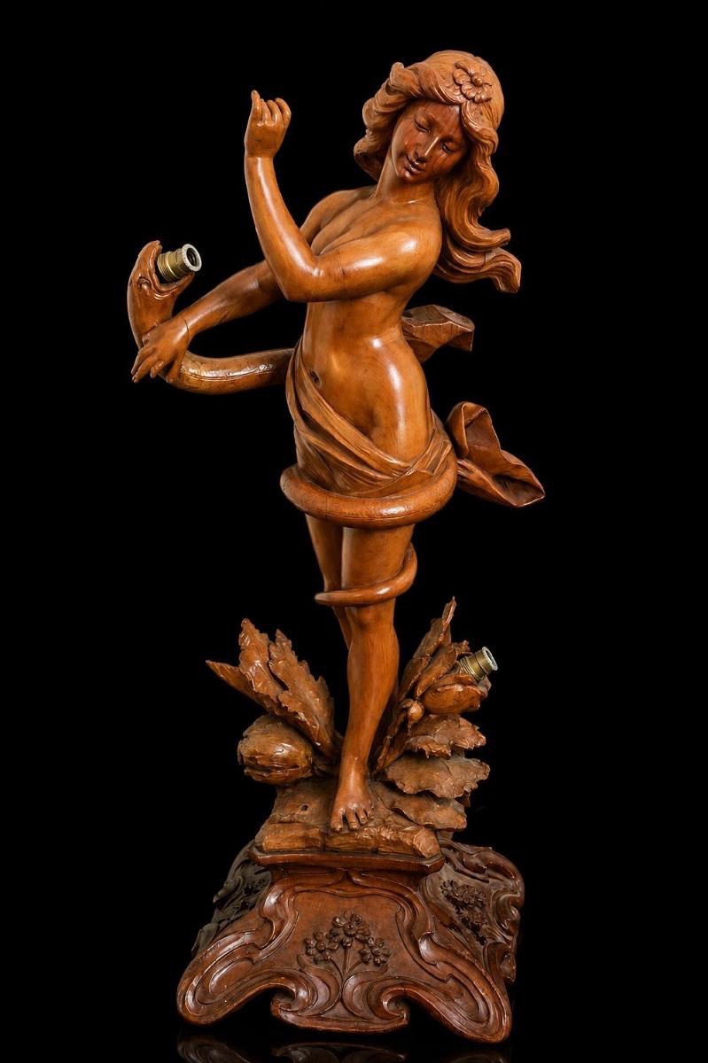 VELKÁ SECESNÍ FIGURÁLNÍ LAMPA - ŘEZBOVANÉ DŘEVO, VÝŠKA 80 CM