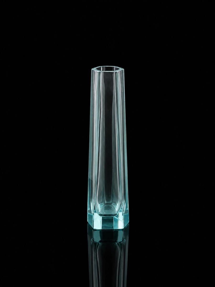 MOSER - FAZETOVANÁ VÁZA ZE SVĚTLE ZELENÉHO KŘIŠŤÁLU - VÝŠKA 16.5 CM