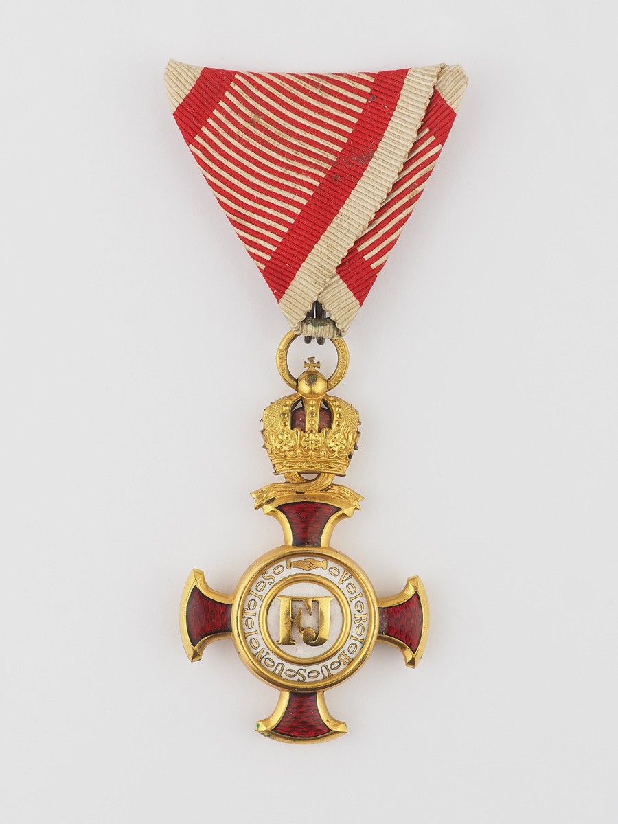 Rakouský Zlatý záslužný kříž s korunou