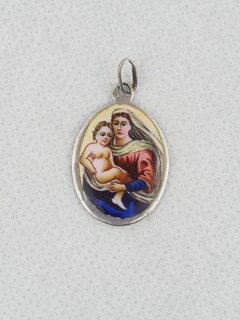 Stříbrný medailon – madonka