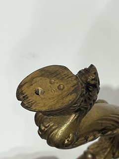 Velký salonní nástolec s bronzovou montáží ve stylu Sevres