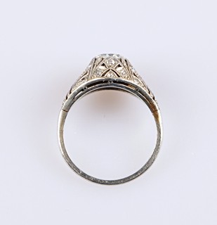 Platinový prsten s diamanty o celkové hmotnosti 0,89 ct