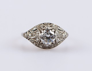Platinový prsten s diamanty o celkové hmotnosti 0,89 ct
