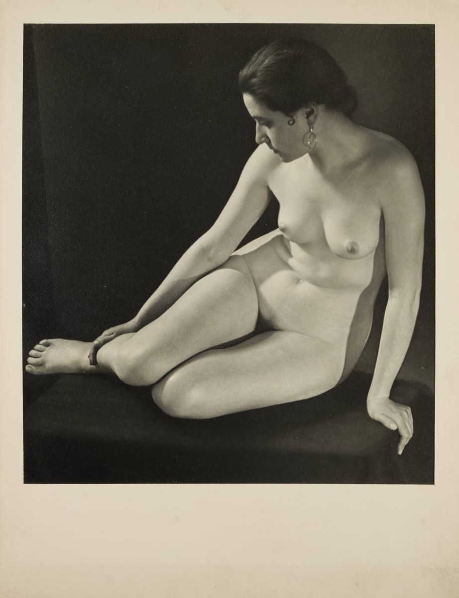 NUDE STUDY