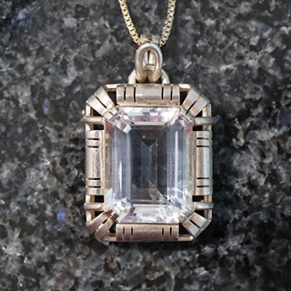 Art Deco stříbrný přívěsek s křišťálem