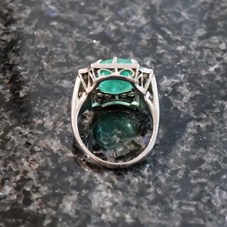 Zlatý prsten se smaragdem 7,00 ct a diamanty, Art deco