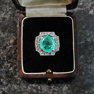 Zlatý prsten se smaragdem 7,00 ct a diamanty, Art deco