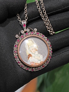 Starožitný závěs s přírodními rubíny a diamanty, 19.století