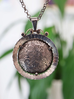 Starožitný závěs s přírodními rubíny a diamanty, 19.století