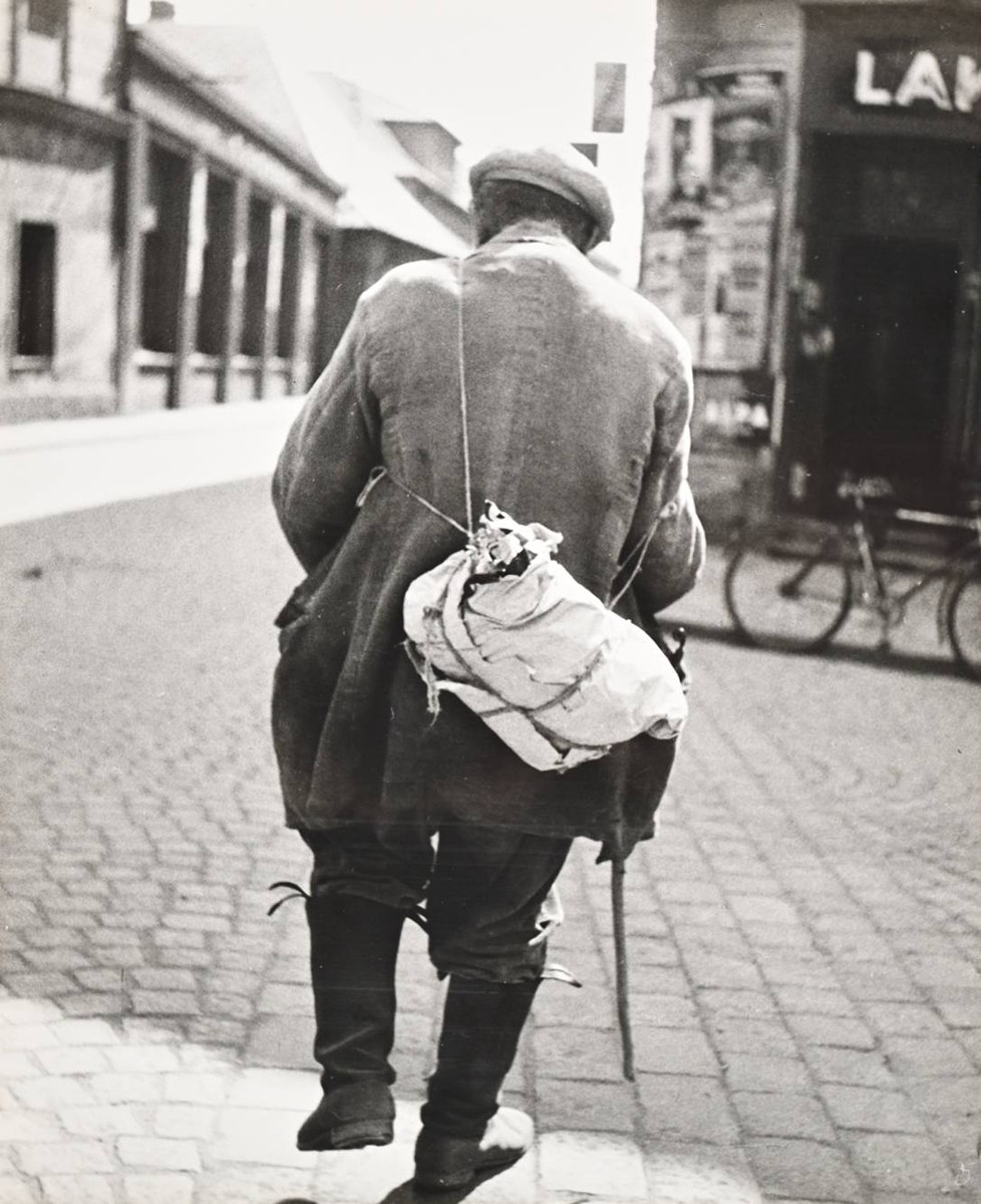 SET OF 29 PHOTOGRAPHS