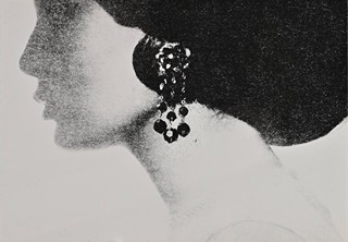 SERIAL "WOMAN AND JEWELRY"