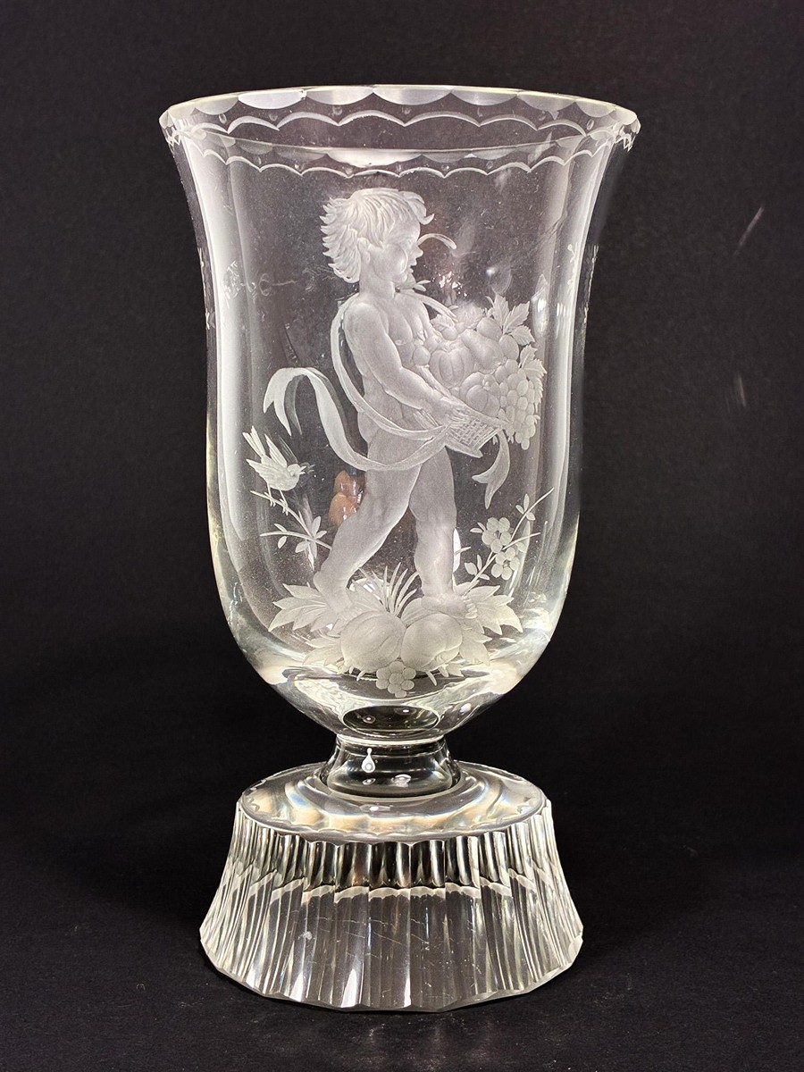 Pohárek s rytinou Bacchuse, výška 18 cm