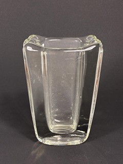 Vízner František - Čirá váza skláda, 15,5 cm
