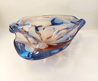 Zemek Karel - Popelník z hutního skla, šířka 21 cm