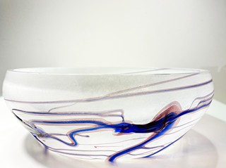 Dekorativní mísa s abstraktními prvky, průměr 27 cm