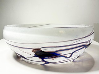 Dekorativní mísa s abstraktními prvky, průměr 27 cm