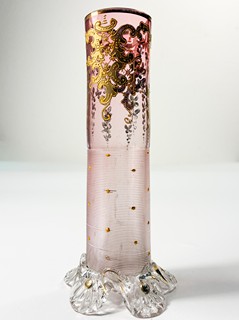 Růžová zdobená vázička, 16 cm