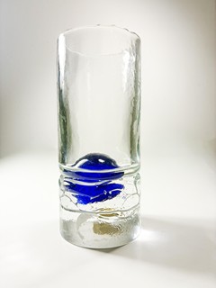 Beránek Jiří - Skleněná váza s modrou kuličkou, 20 cm