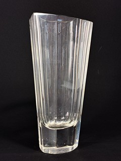 xxx - Váza s broušenými hranami, výška 20,5 cm