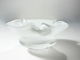Popelník z mléčného skla, průměr 13 cm