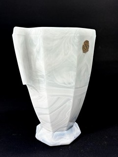 Schlevogt, Pohár z opakního mramorovaného skla, výška 15 cm