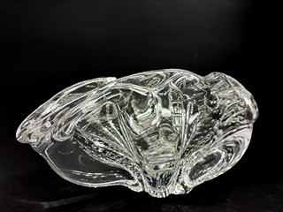 Gabrhel Jan - Masivní popelník z čirého skla. průměr 25 cm