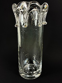 Svoboda Jaroslav - Roztékající se čirá váza- výška 34,5 cm