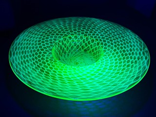Hutní mísa z uranového skla, průměr 28 cm