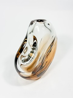 Wünsch Karel - Půlkulatá váza, ambrová, 14 cm