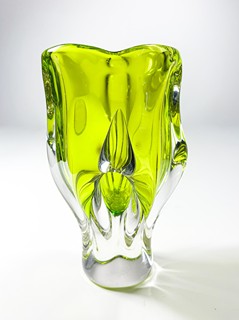 Hospodka Josef - Skleněná žlutá váza tulipán - Chřibská, 17 cm