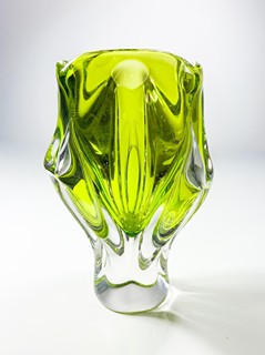 Hospodka Josef - Skleněná žlutá váza tulipán - Chřibská, 17 cm