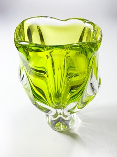 Hospodka Josef - Skleněná žlutá váza tulipán - Chřibská, 17 cm