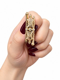 Zlatá brož s přírodními diamanty