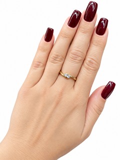 Zlatý prsten s přírodními diamanty